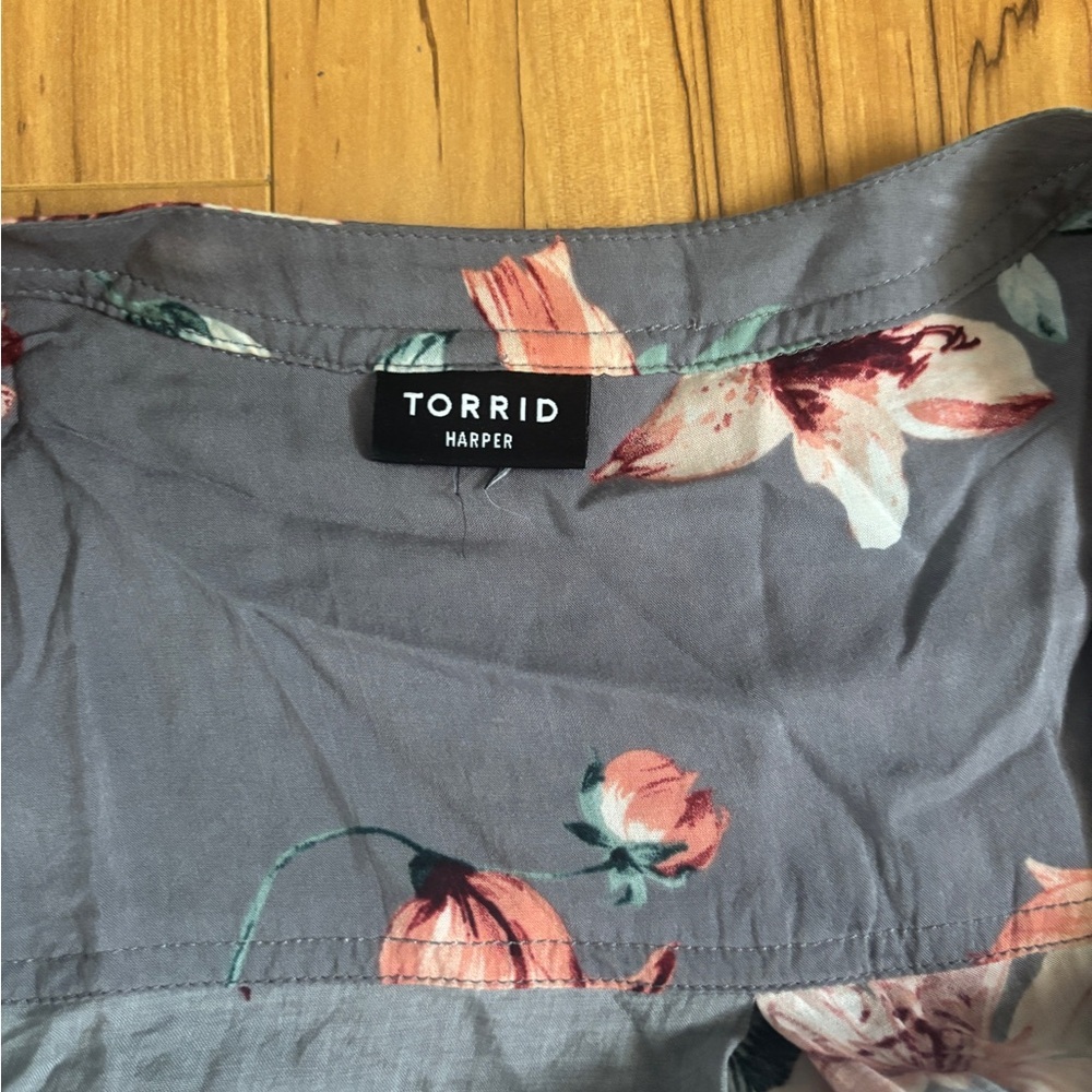 Torrid Harper Grey Floral Challis Pullover Blouse - Picture 3 of 7